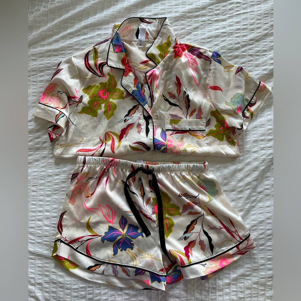 Women's 3pc Satin Notch Collar and Shorts
Pajama Set - Stars Above, size Medium
